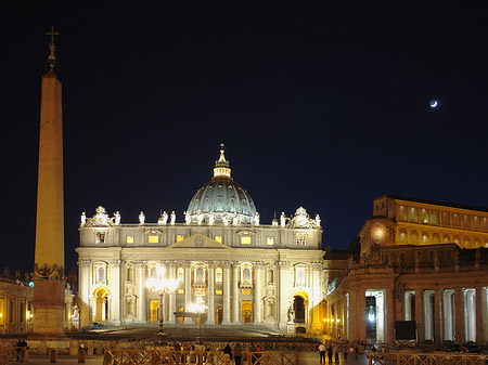 Petersdom mit Halbmond
