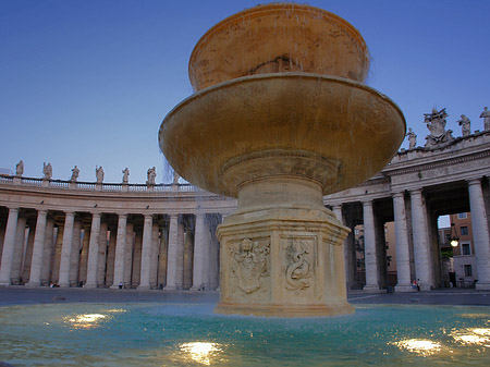 Brunnen auf dem Petersplatz Foto 