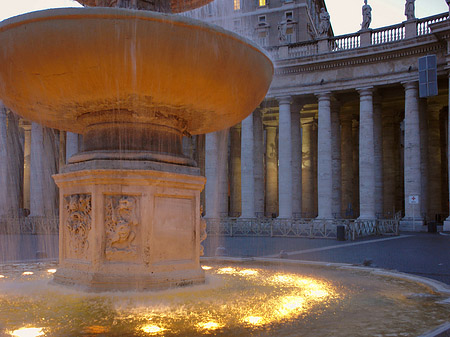 Brunnen auf dem Petersplatz Foto 
