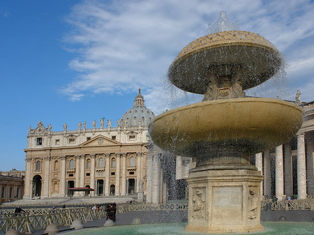 Foto Brunnen mit Petersdom