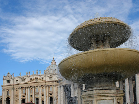 Fotos Brunnen mit Petersdom | 