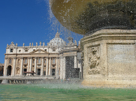 Brunnen mit Petersdom Foto 