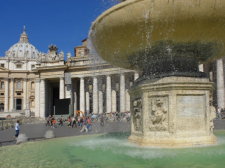 Foto Brunnen mit Petersdom - 