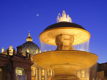 Brunnen auf dem Petersplatz Fotos