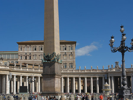 Apostolischer Palast mit Obelisk Foto 